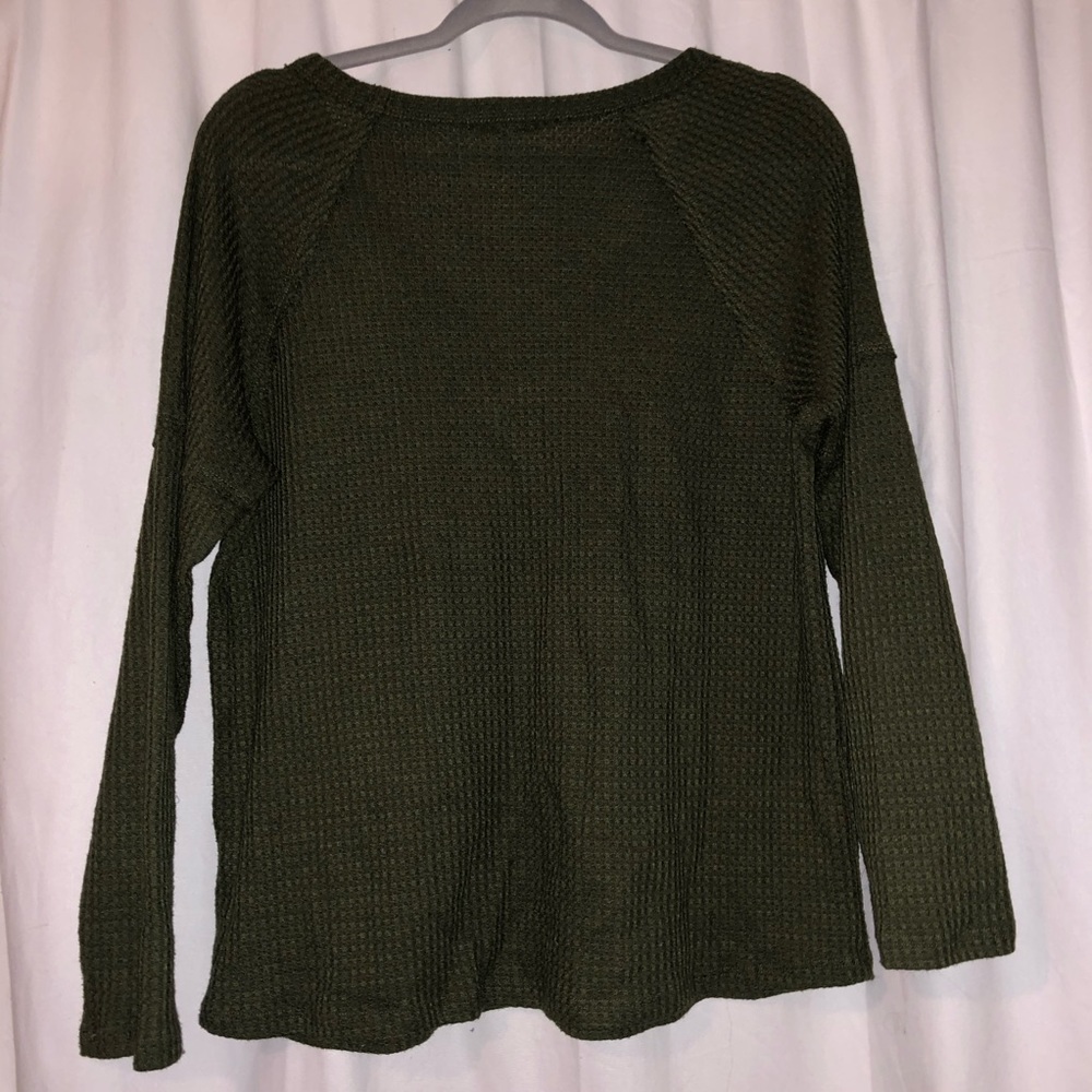 V-Neck - Picture 4 of 4